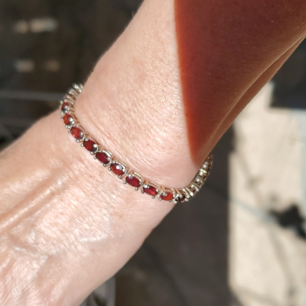 Sterling silver & garnet 8" bracelet